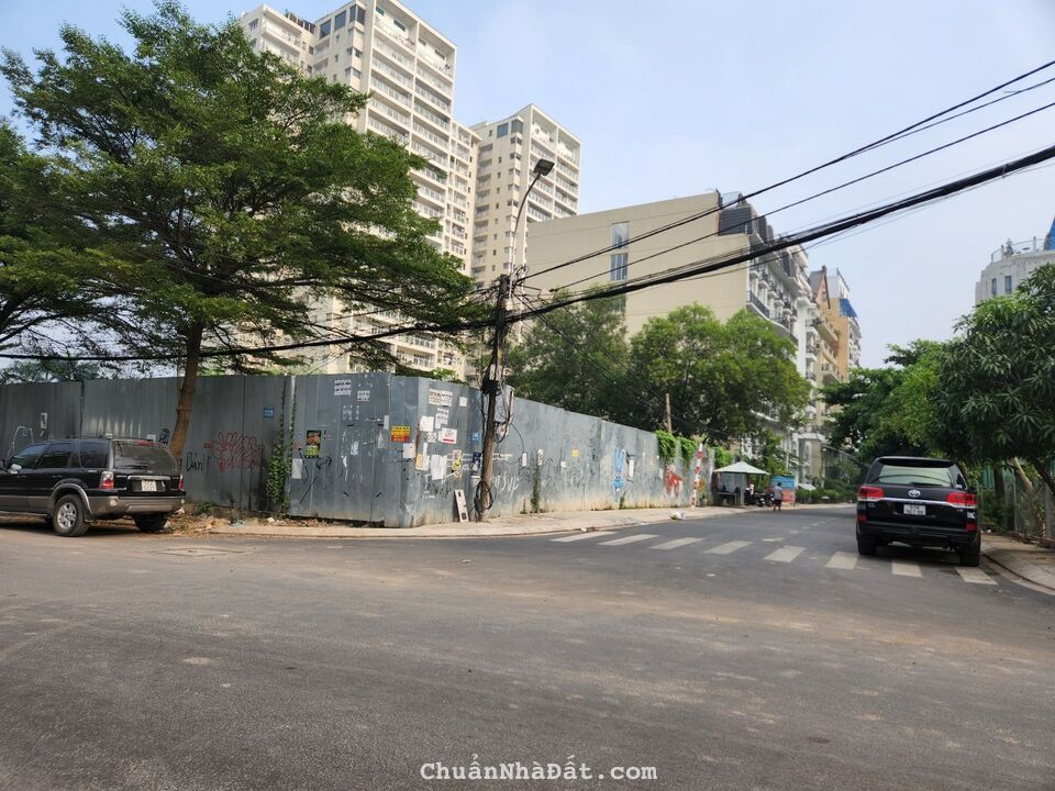 Cho thuê khuôn đất 2 mặt tiền, 5000m2 đường Nguyễn Văn Hưởng, P. Thảo Điền, Quận 2. Giá thỏa thuận