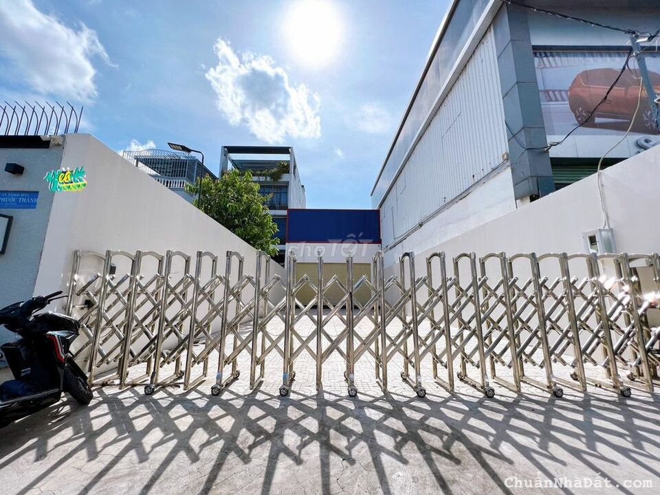 Cho thuê lô đất 600m2 đường Nguyễn Văn Hưởng, P. Thảo Điền, Quận 2. Giá 100 tr/th