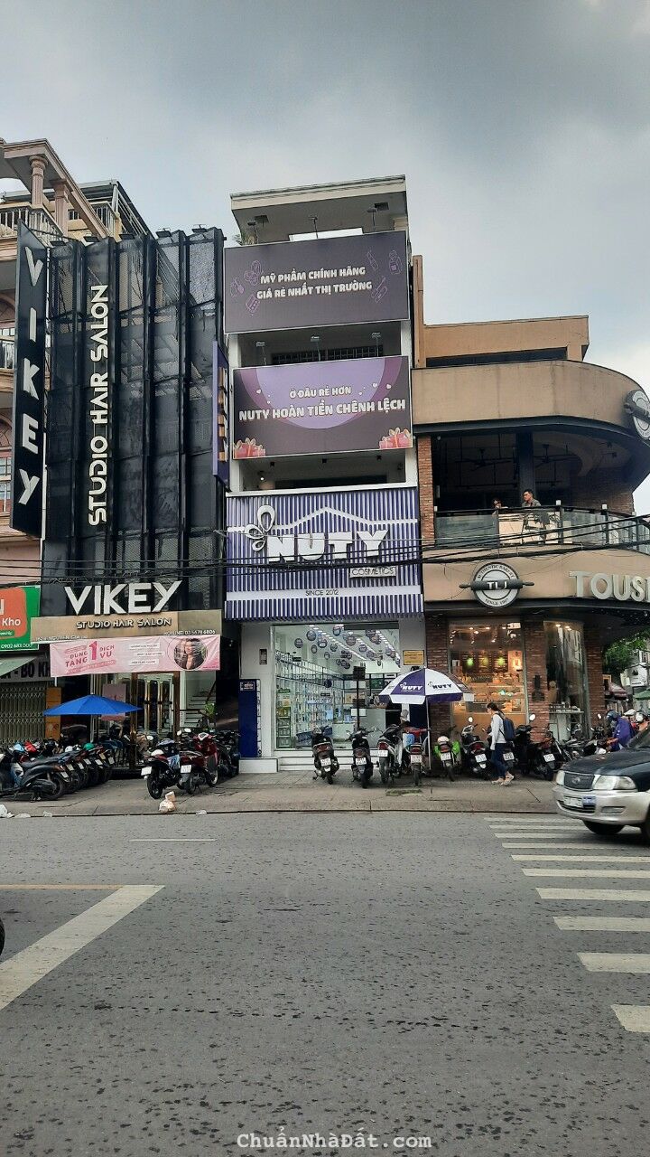Cho thuê cửa hàng Đường D2 - Nguyễn Gia Trí, P25, Bình Thạnh. 4,5x20m nhà 4 tầng. Giá 90 tr/th