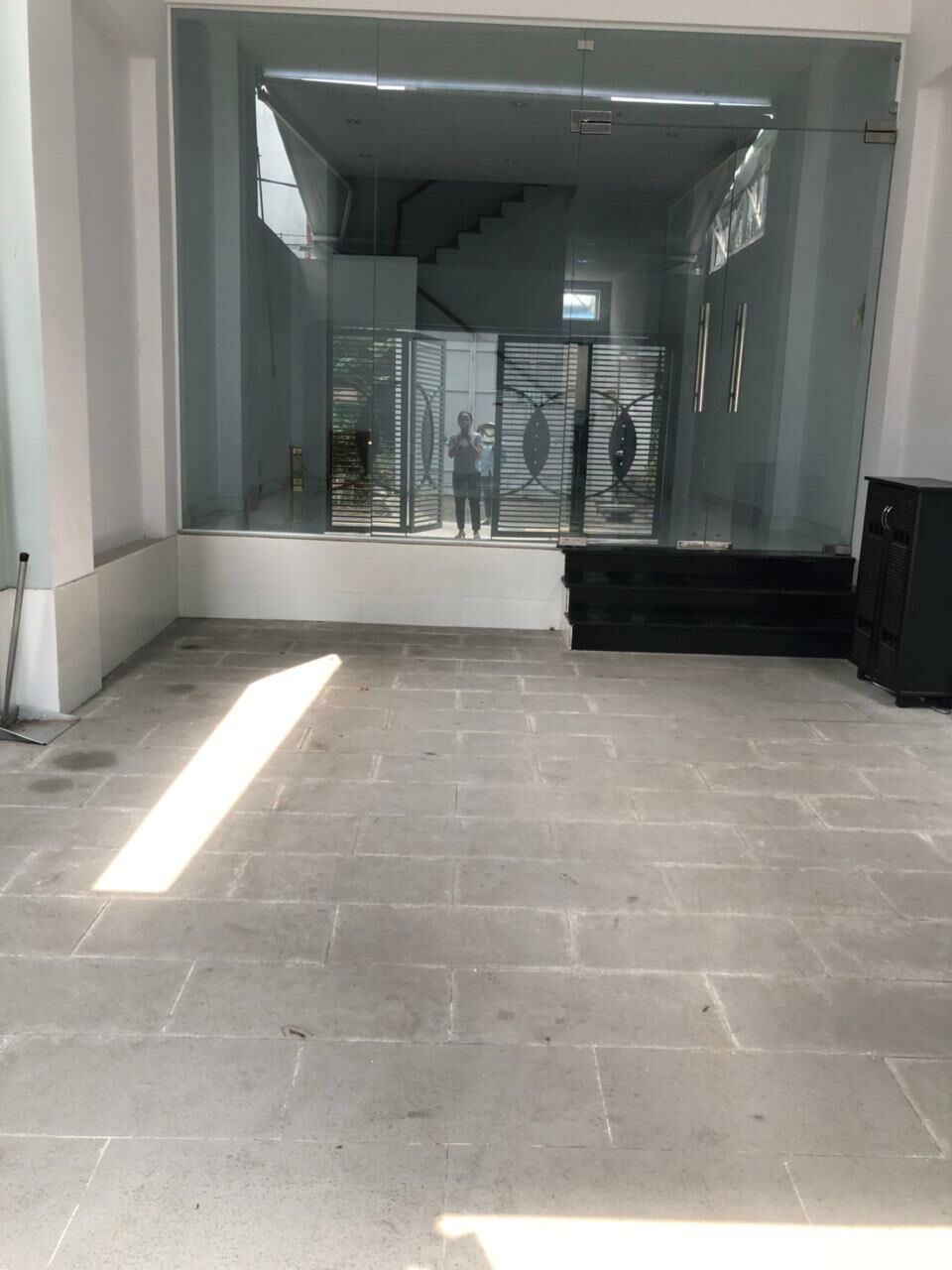 Cho thuê nhà gần Vincom Thảo Điền, quận 2. DT 4x20m nhà 3 tầng sân thượng. Giá 27 tr/th