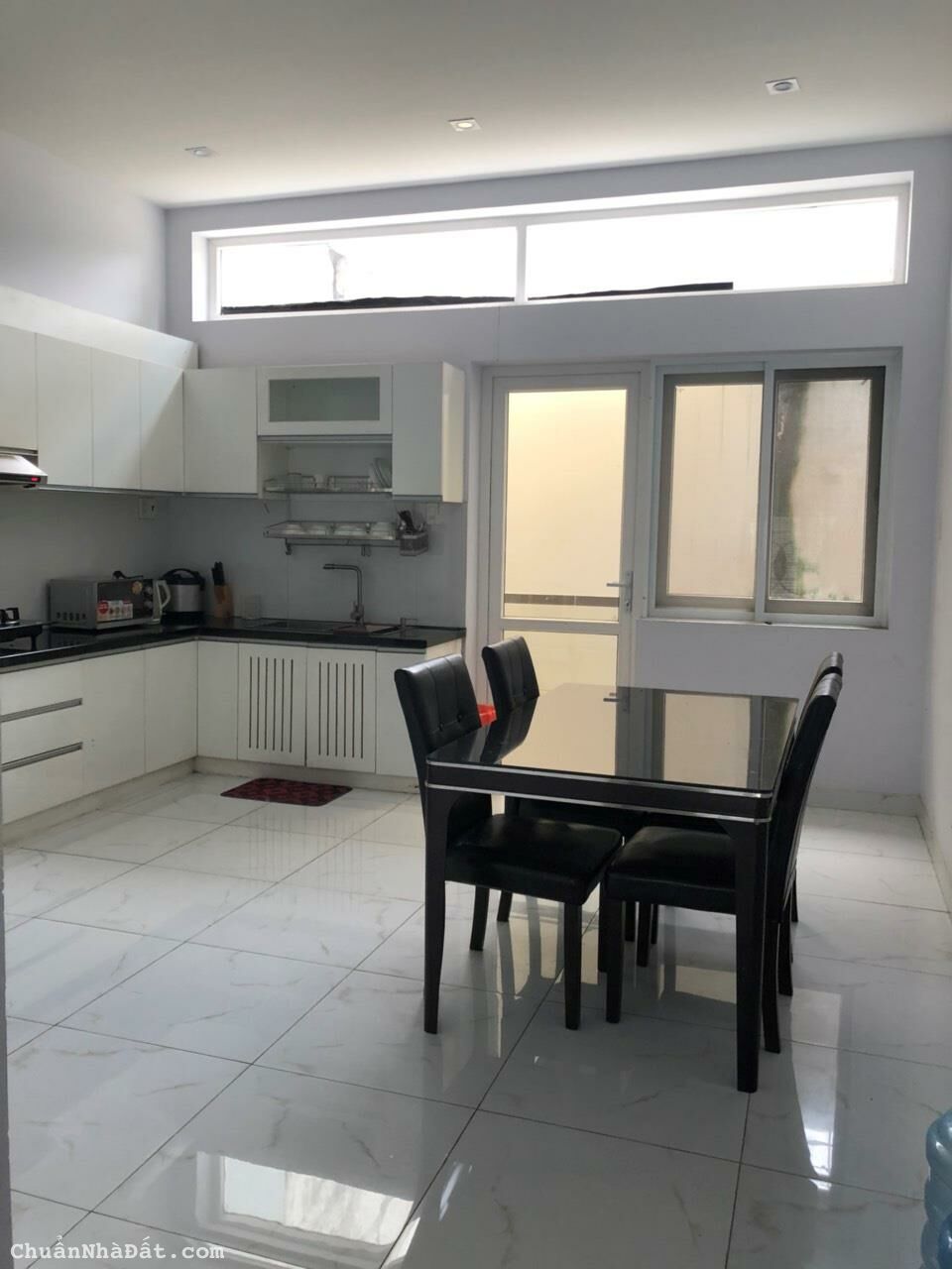 Cho thuê nhà gần Vincom Thảo Điền, quận 2. DT 4x20m nhà 3 tầng sân thượng. Giá 27 tr/th