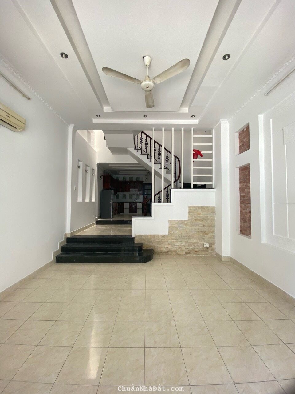 Cho thuê nhà nguyên căn MT đường Đỗ Quang, P. Thảo Điền, Quận 2. DT 5x20m, trệt 3 lầu. Giá 28 tr/th