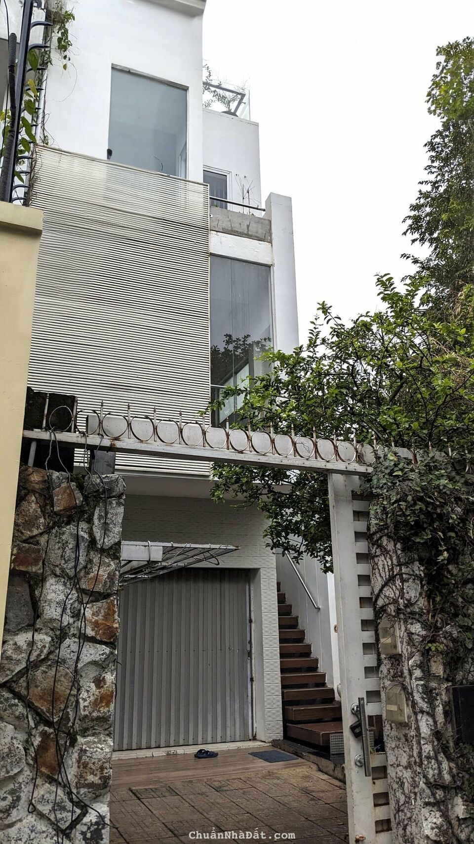 Cho thuê nhà nguyên căn Thảo Điền, Quận 2. DT 5x20m, nhà trệt 3 lầu đầy đủ nội thất. Giá 37 tr/th