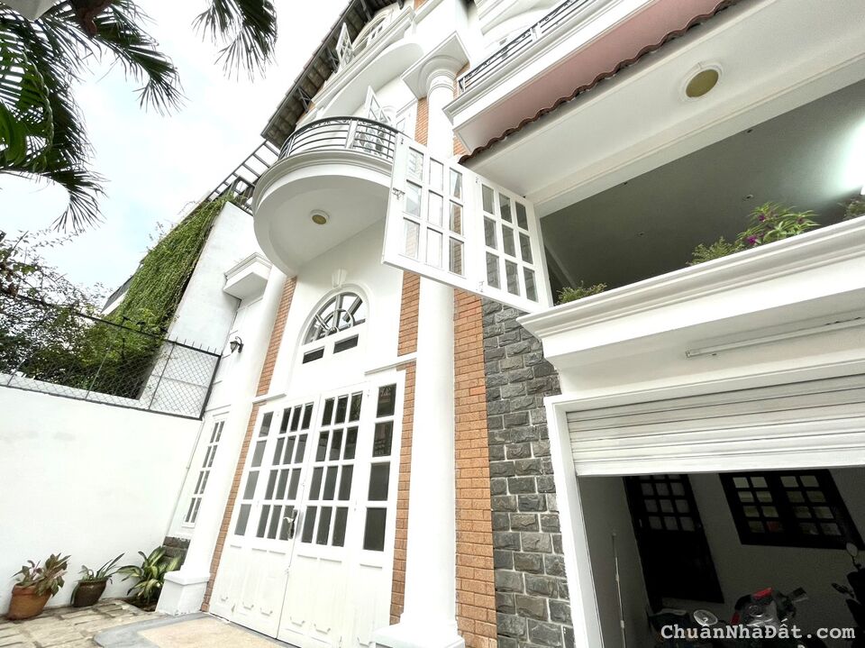 Cho thuê biệt thự Thảo Điền quận 2, diện tích 10x11m, nhà trệt 2 lầu. Giá thuê 40 tr/th