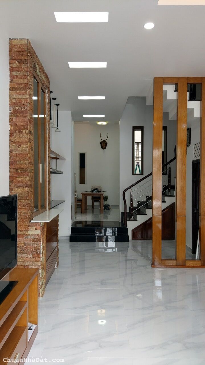 Cho thuê nhà nguyên căn đường Trần Não, Quận 2. DT 5x18m, nhà Trệt 2 lầu. Giá 28 tr/th