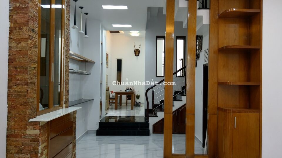 Cho thuê nhà nguyên căn đường Trần Não, Quận 2. DT 5x18m, nhà Trệt 2 lầu. Giá 28 tr/th