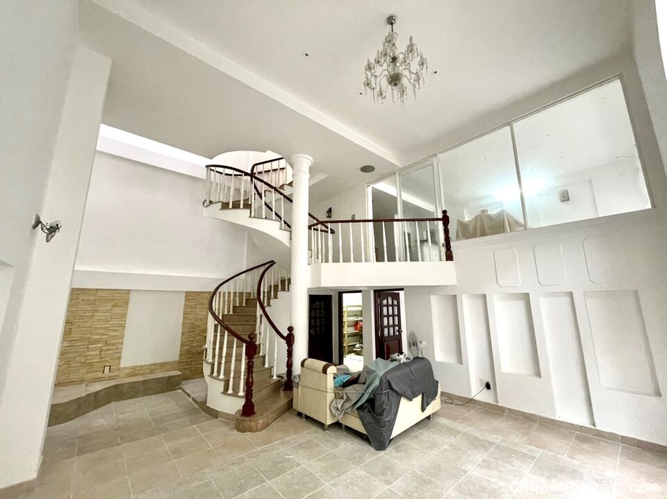 Cho thuê biệt thự Thảo Điền quận 2, diện tích 10x11m, nhà trệt 2 lầu. Giá thuê 40 tr/th