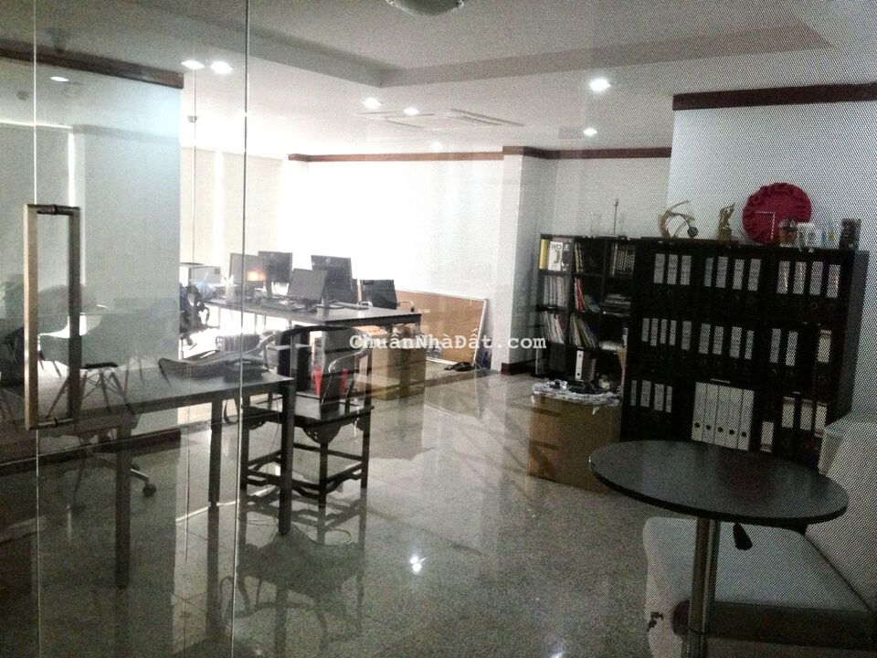 Cho thuê văn phòng 300m2 đường Nguyễn Văn Hưởng, P. Thảo Điền, TP Thủ Đức - Quận 2