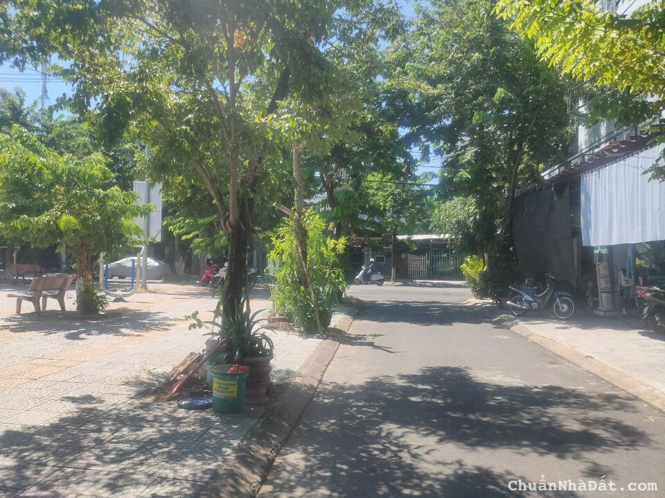 Bán gấp nhà 2 tầng MT đường Đông Du, P. An Hải Bắc giá siêu rẻ chỉ 3,15 tỷ Bán gấp nhà 2 tầng MT đường Đông Du, P. An Hải Bắc giá siêu rẻ chỉ 3,15 tỷ