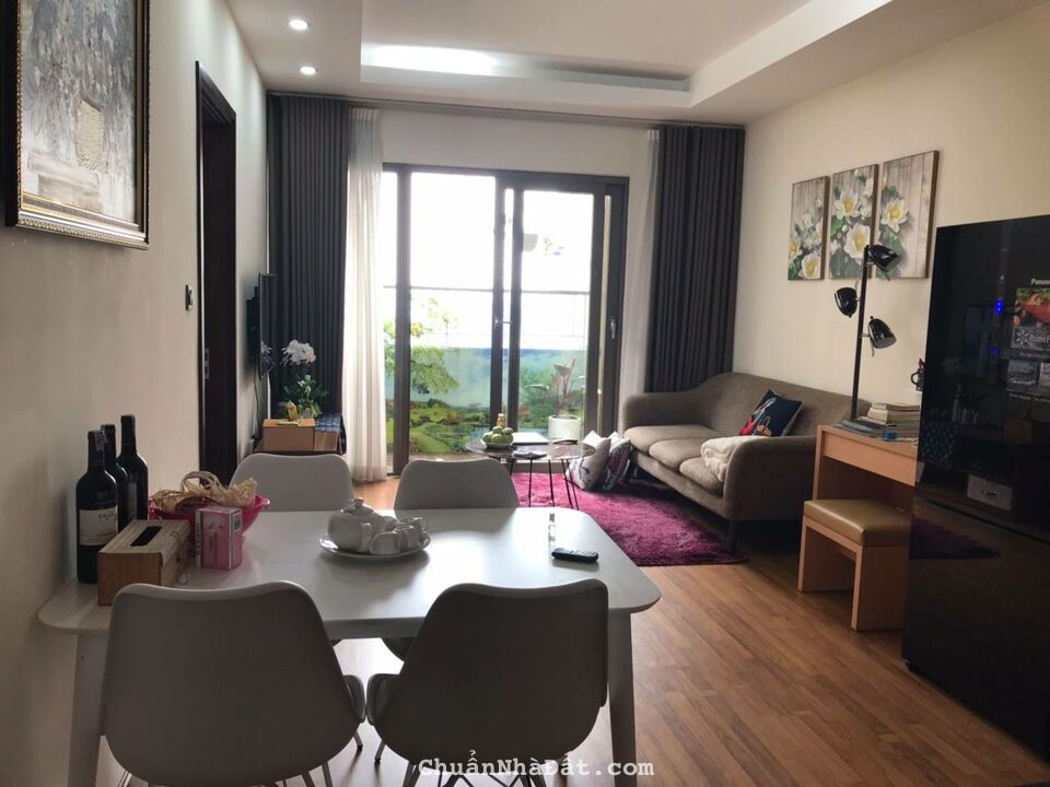 Cho thuê căn hộ 2 phòng ngủ full nội thất cao cấp chung cư Home City Trung Kính đang trống