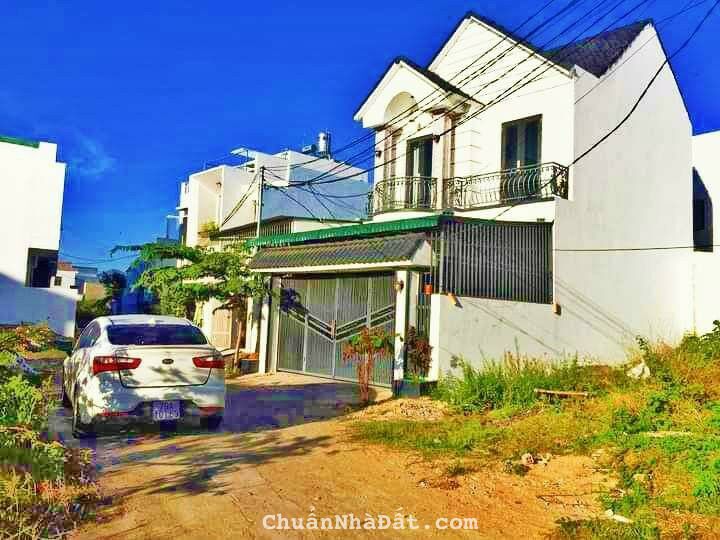  BÁN NHÀ 2 TẦNG GẦN CHỢ VĨNH THÁI GIÁ 2TY900