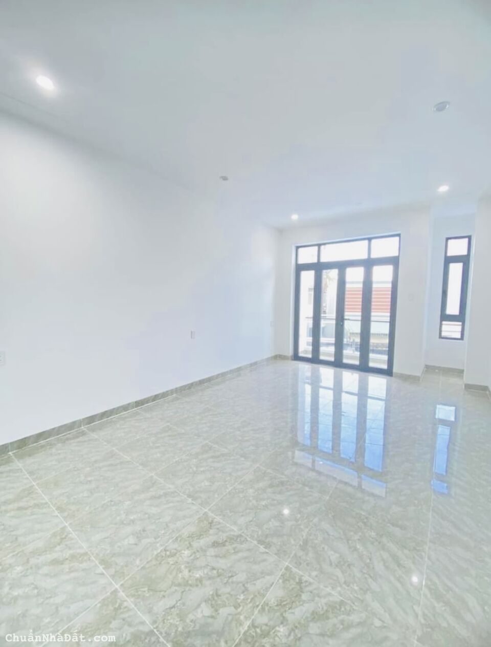 Bán gấp nhà mới xây 3 tầng đường oto Phường Ngọc hiệp - Nha trang 