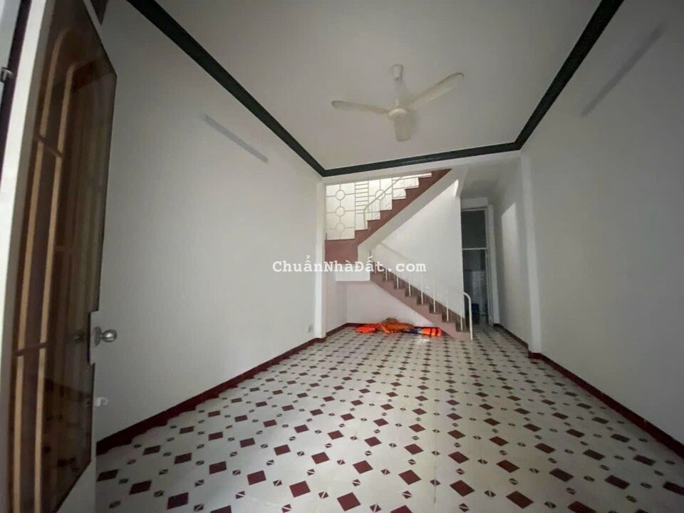 Cần bán nhà 3 tầng mặt tiền chợ hiền nhi vĩnh Phước nha trang giá: 3ty1 Cần bán nhà 3 tầng mặt tiền chợ hiền nhi vĩnh Phước nha trang giá: 3ty1