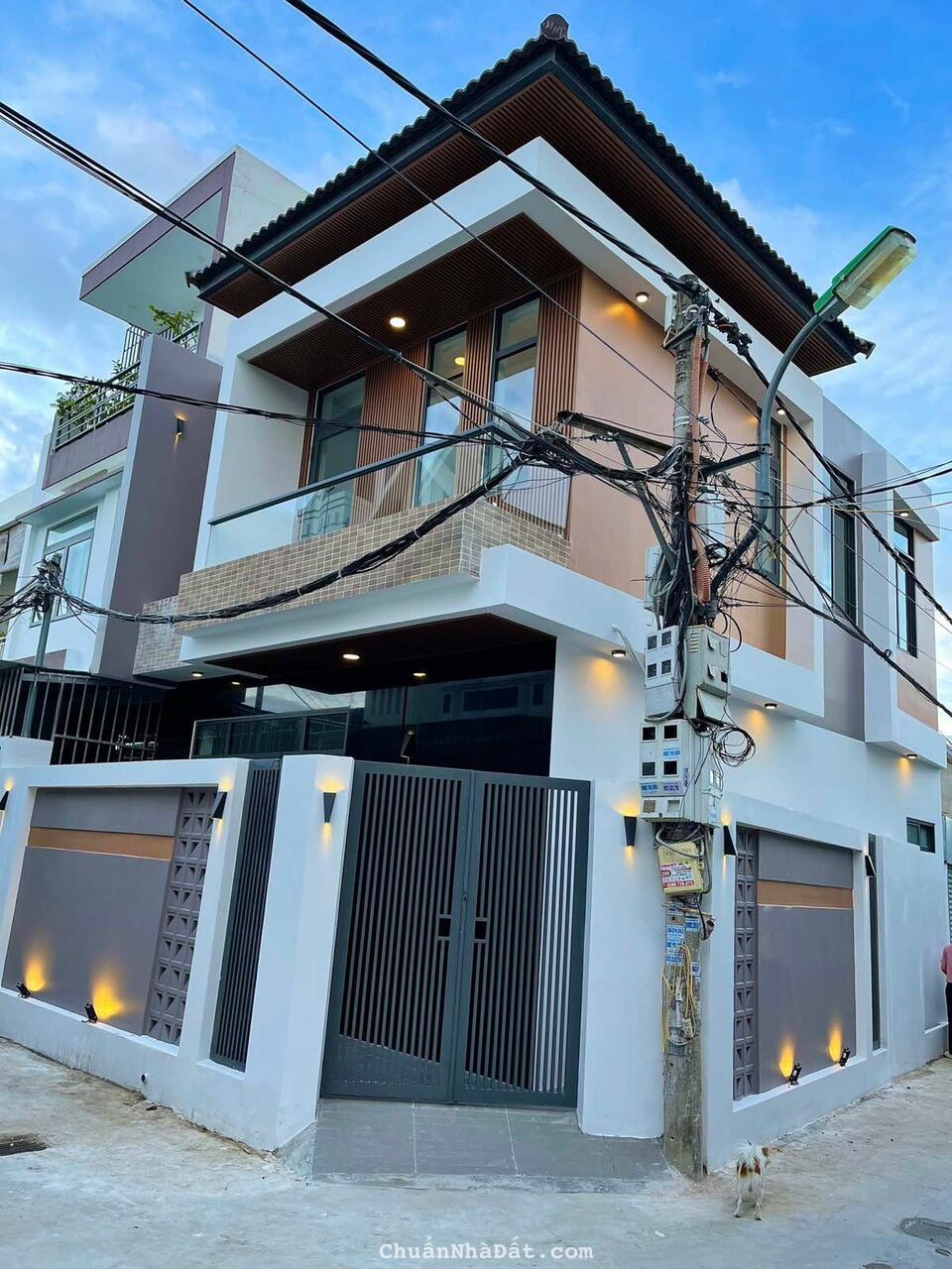 Bán nhà mới xây 2 mặt tiền hẻm ô tô - Vĩnh Ngọc