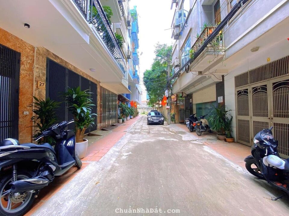 Bán nhà full nội thất Hoàng Quốc Việt. Giá 13 tỷ