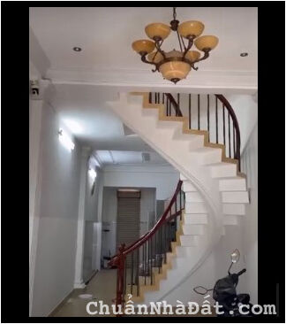 Cho thuê rẻ nguyên căn 3.6 x 15m 1 trệt 3 lầu Trần Hưng Đạo Q1 TP.HCM