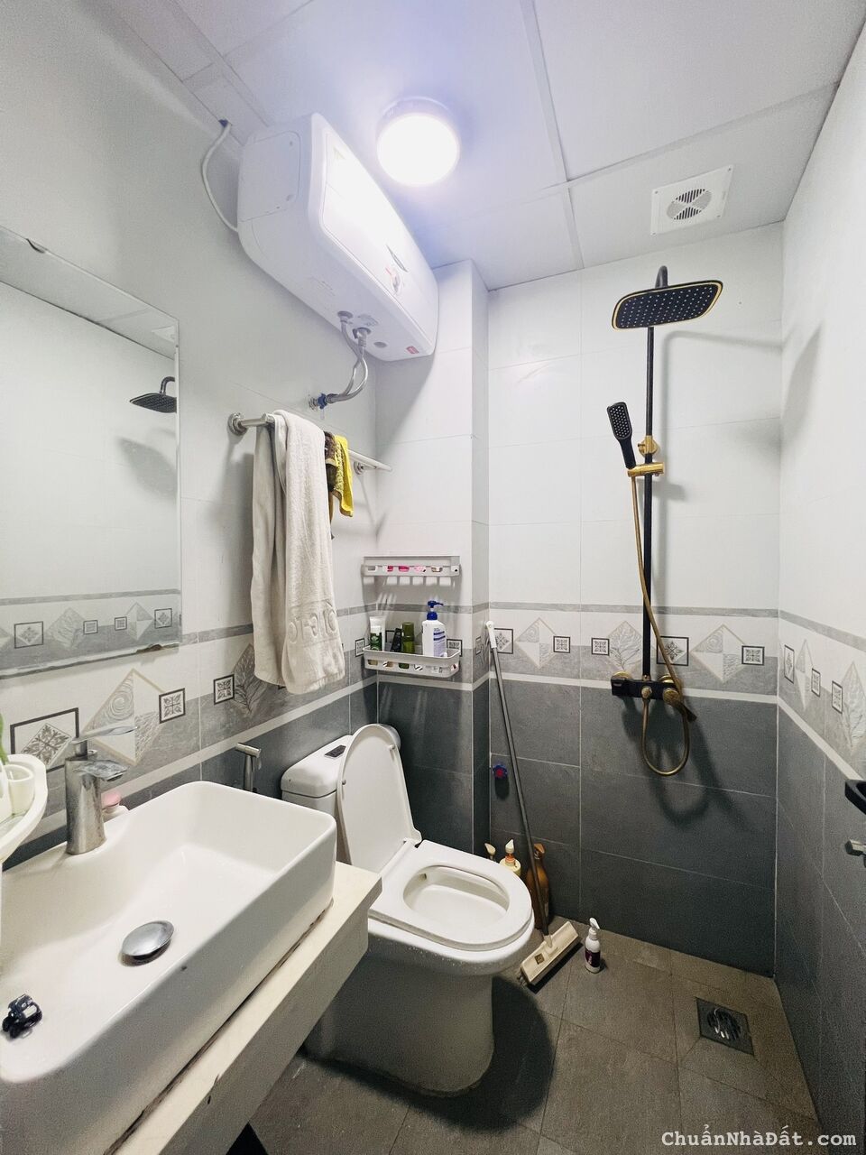 Nhà đẹp ở ngay- 6 phòng ngủ- gần phố-gần ô tô Trương Định 4,1 tỷ.