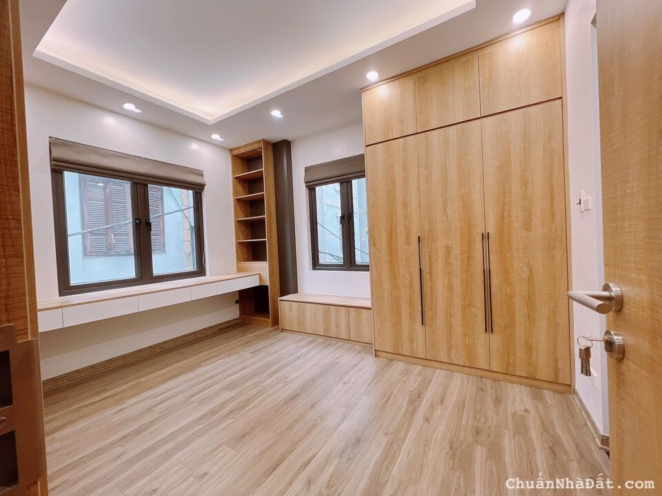 Siêu phẩm Hai Bà Trưng- lô góc 2 mặt ngõ- thang máy, full nội thất, gần ô tô 6,3 tỷ.