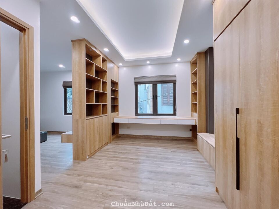 Siêu phẩm Hai Bà Trưng- lô góc 2 mặt ngõ- thang máy, full nội thất, gần ô tô 6,3 tỷ.