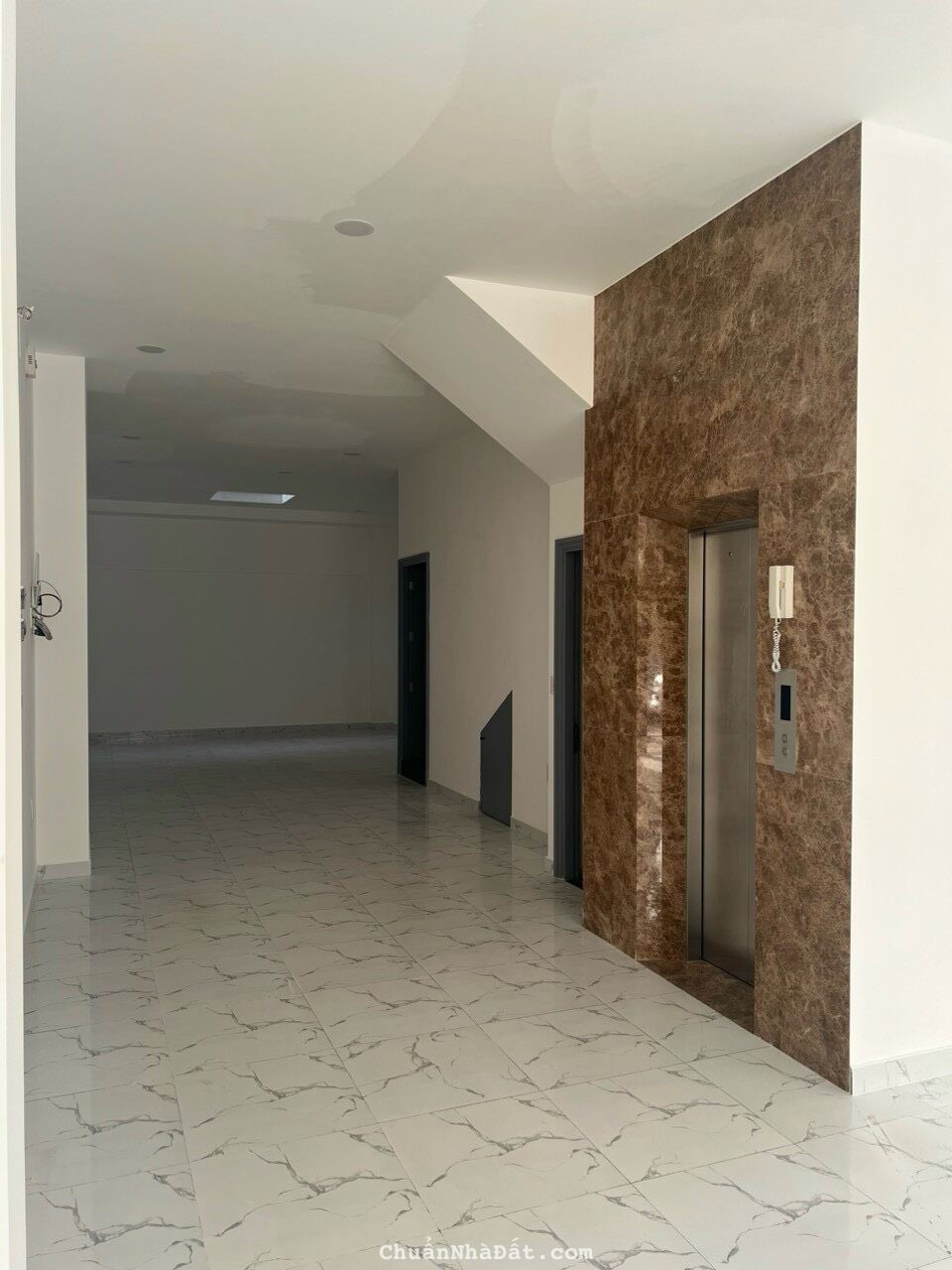 Mặt tiền 672 Phan Văn Trị P10, Cityland Park Hills, thang máy. Giá 28,5 tỷ