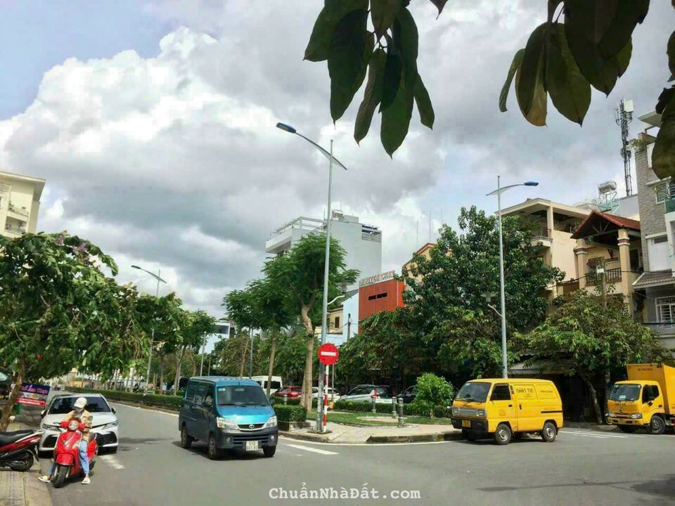 Bán nhà 155 Phạm Huy Thông, DT 5x16m, 1 trệt 3 lầu, giá 17 tỷ