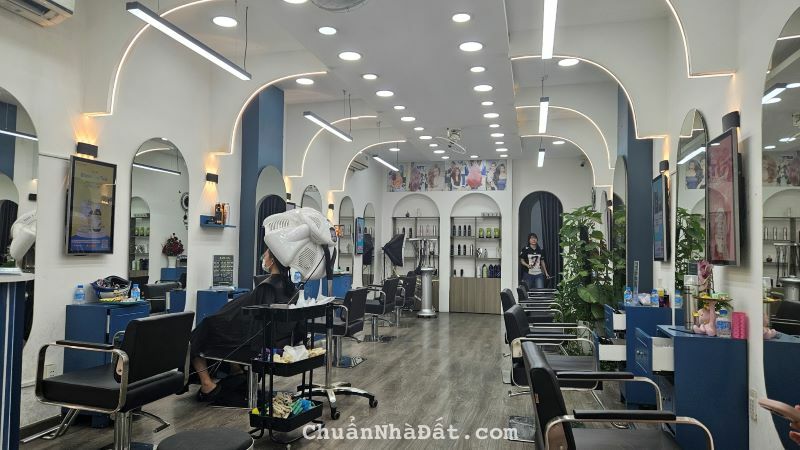 Cho thuê mặt tiền Phan Văn Trị Gò Vấp, Dt 4,4x25m, 1 trệt 2 lầu. Giá 40tr/tháng Cho thuê mặt tiền Phan Văn Trị Gò Vấp, Dt 4,4x25m, 1 trệt 2 lầu. Giá 40tr/tháng