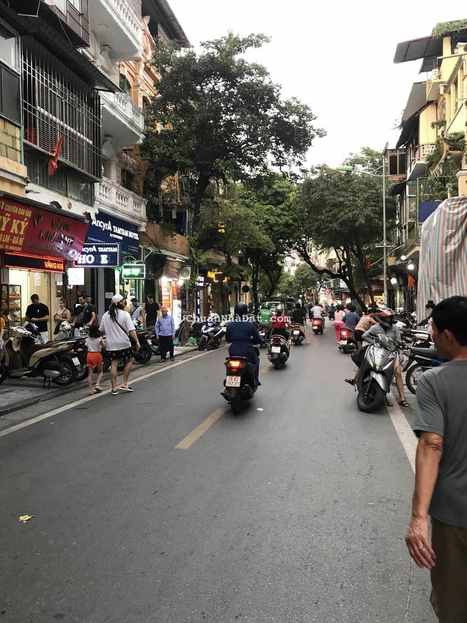 Bán nhà 3 tầng, Hàng Bạc, Hoàn Kiếm, DT220m2, MT7.0m, 136 tỷ Bán nhà 3 tầng, Hàng Bạc, Hoàn Kiếm, DT220m2, MT7.0m, 136 tỷ