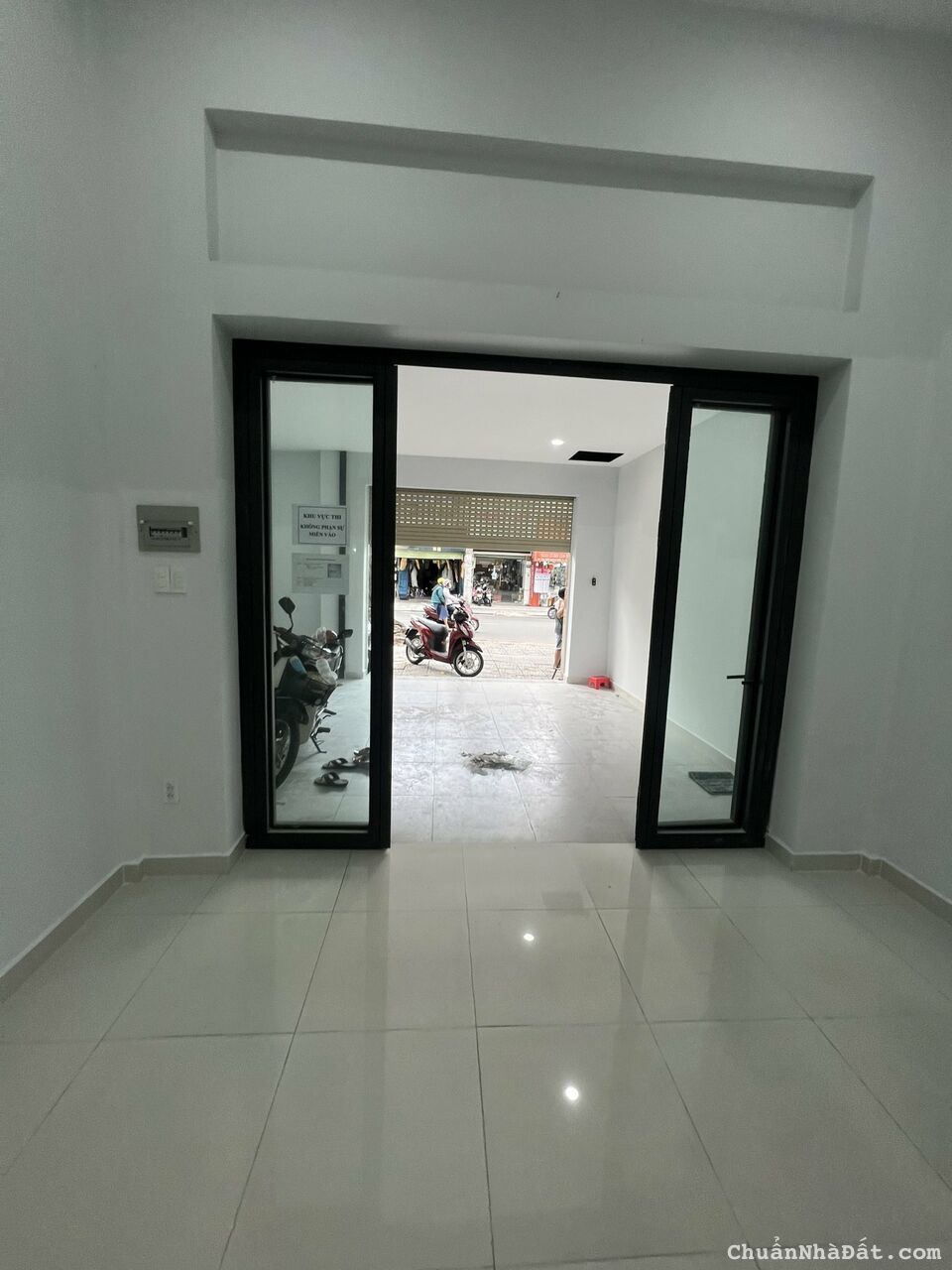 Cho thuê nhà đẹp HXH đường NAM KỲ KHỞI NGHĨA, Phường 8, Quận 3.