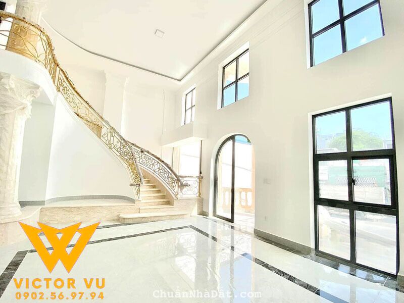 Cho thuê Biệt Thự  8 Tầng bán cổ điển giữa Quận 3 DTSD: 1300m2