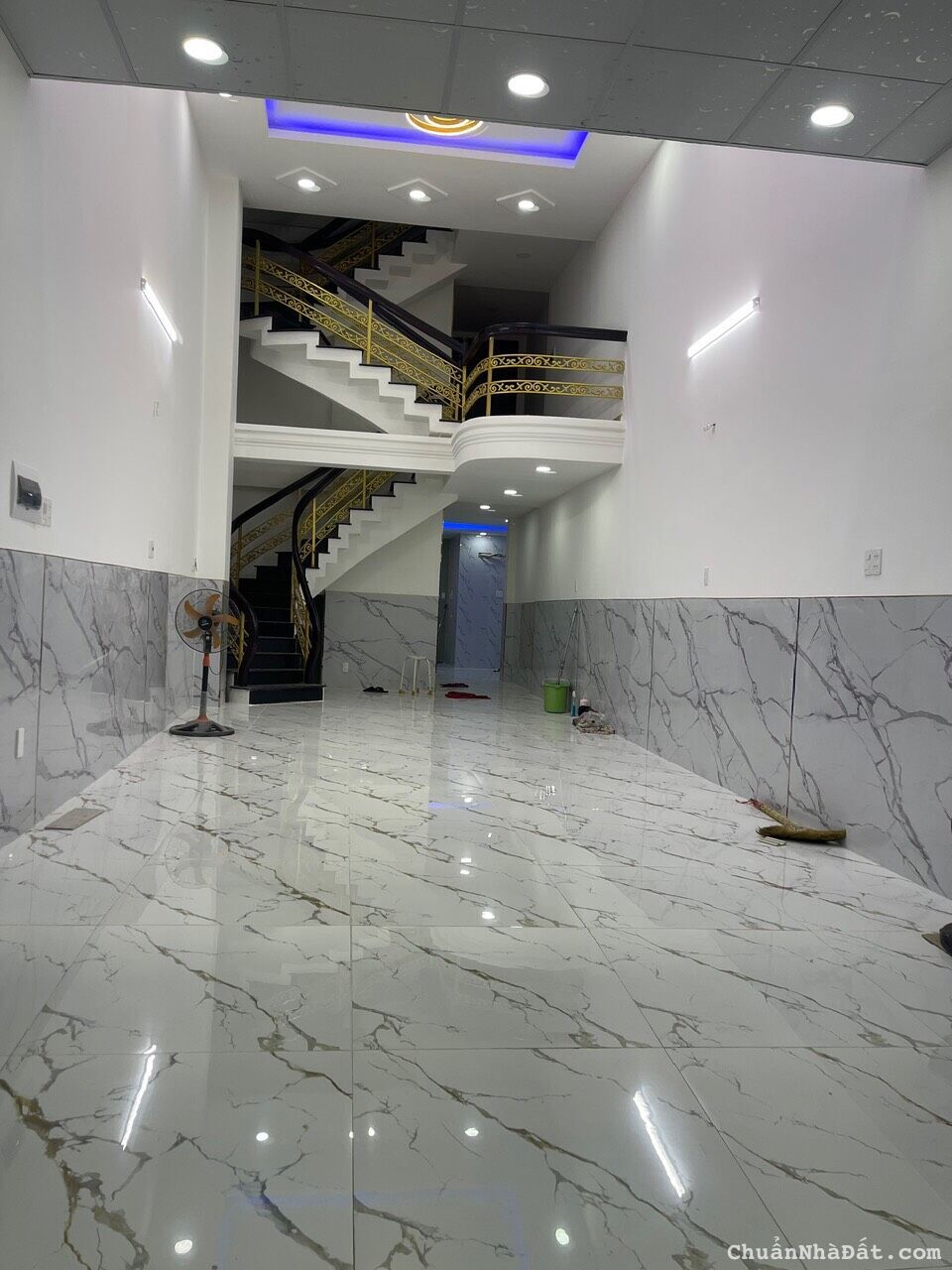 Cho Thuê nhà đường NGUYỄN CHÍ THANH, Quận 10, 5mx20m, 4 Tầng, 55tr