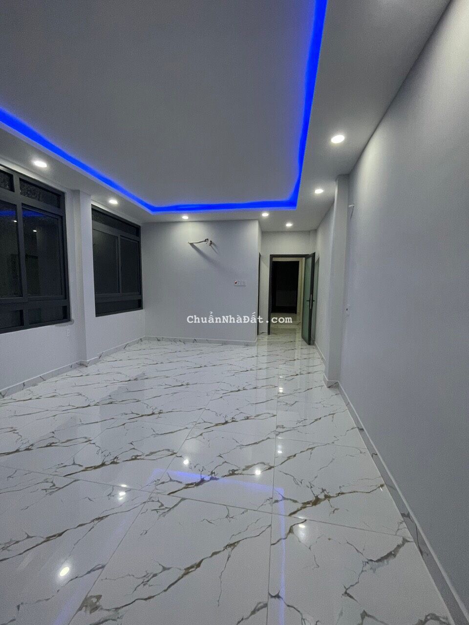 Cho Thuê nhà đường NGUYỄN CHÍ THANH, Quận 10, 5mx20m, 4 Tầng, 55tr