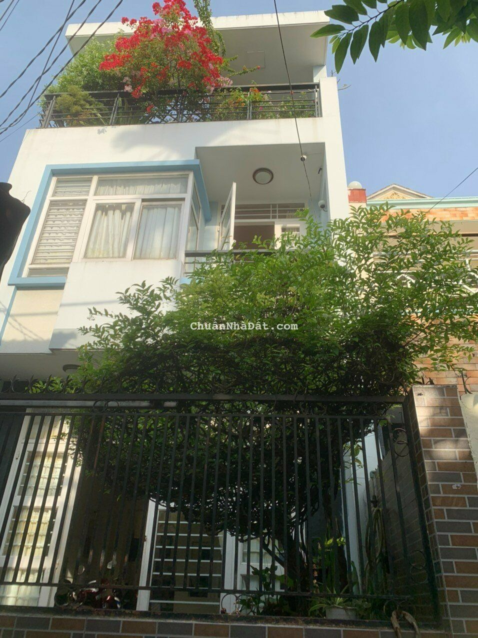 Bán nhà xây dựng kiên cố hẻm xe hơi đường Tôn Đản,Phường 15,quận 4 gần UBND