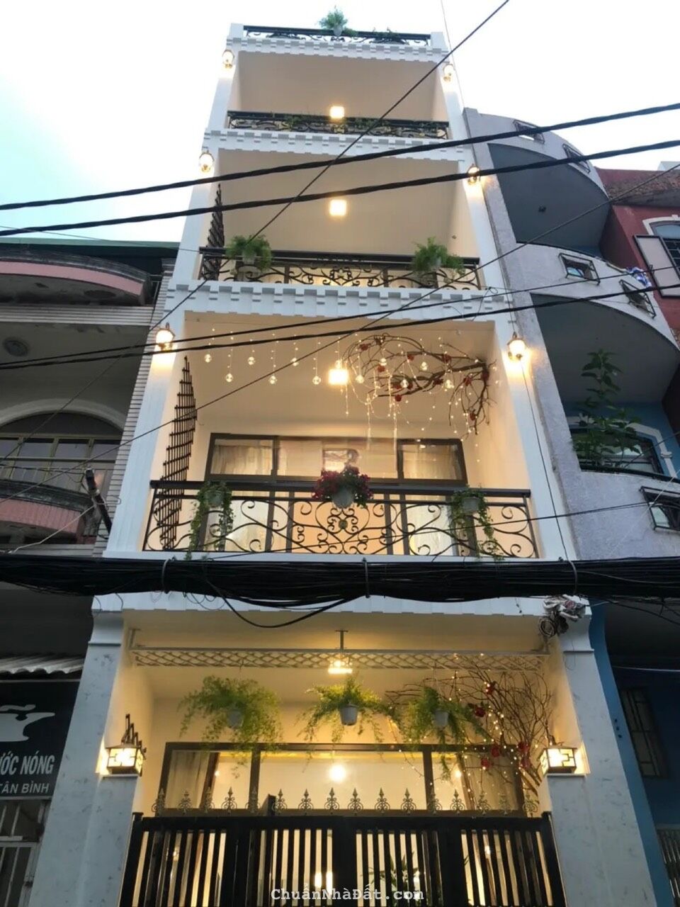 Siêu phẩm nhà đẹp  42,5m2 giá 2tỷ760tr hẻm xe hơi mặt tiền Đất Thánh, Phường 6, quận Tân Bình