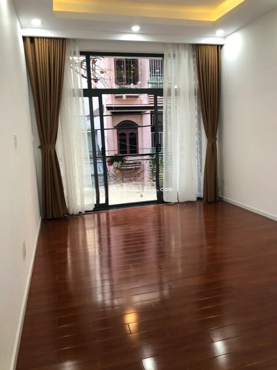 Siêu phẩm nhà đẹp  42,5m2 giá 2tỷ760tr hẻm xe hơi mặt tiền Đất Thánh, Phường 6, quận Tân Bình