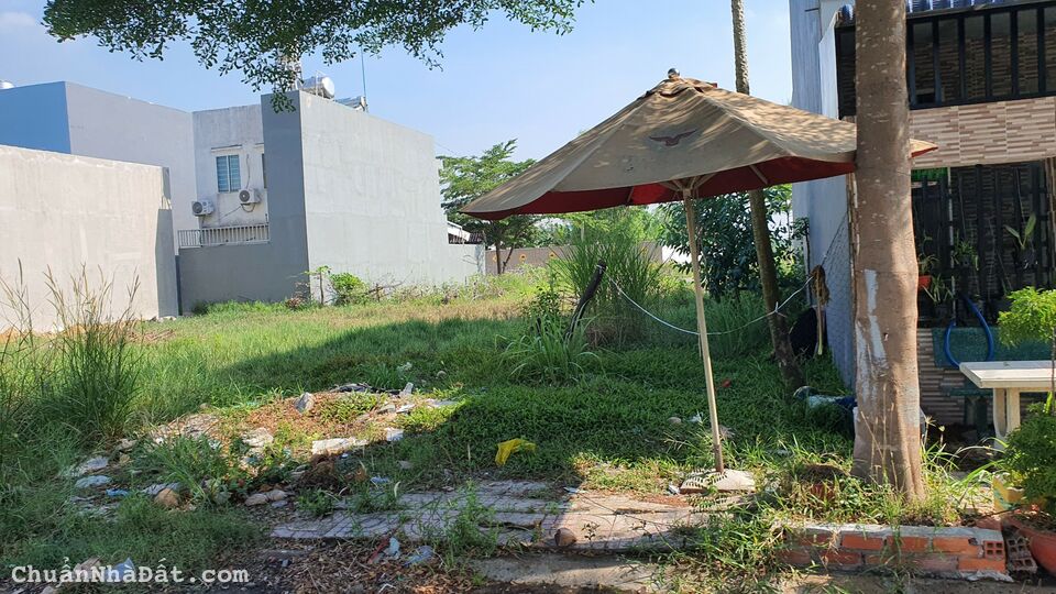 Bán đất ĐH xã Mỹ Hạnh Nam cách TL 824 200m, DT 200m2 đất thổ cư SHR