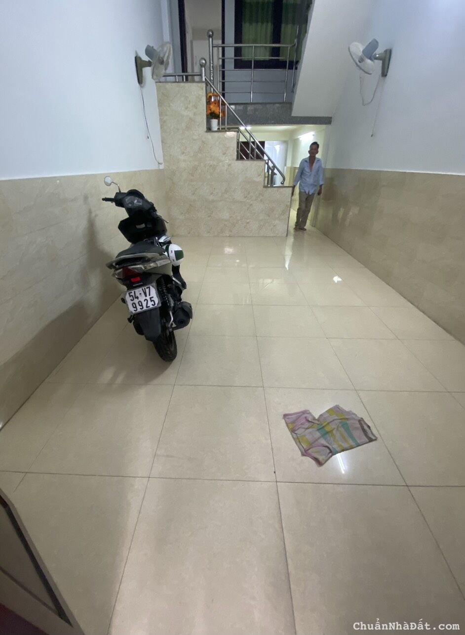 NHÀ HẺM 1/ QUANG TRUNG P10 NGAY VICOM-NGÃ 6 GV 2 LẦU___!!!