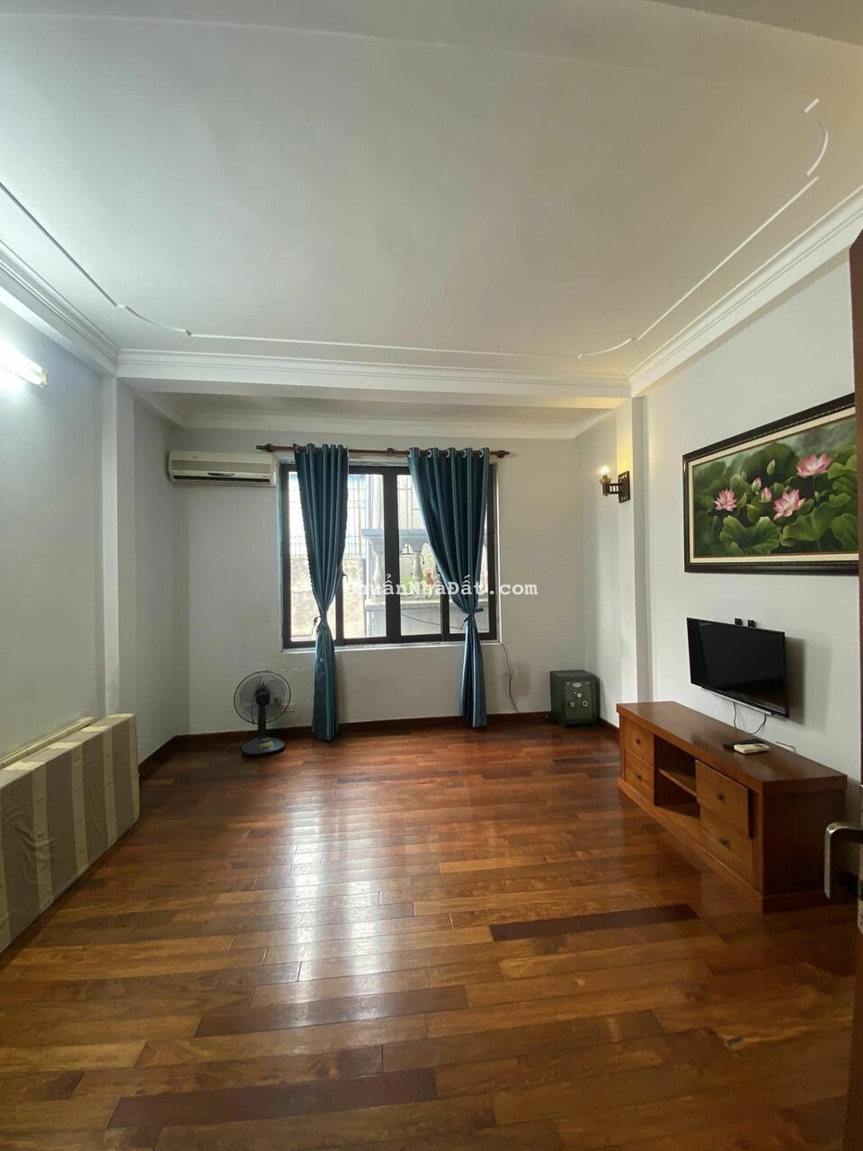 Nhà Phố Hồng Hà 20m 4 tầng  từ tầng 2 đua ra được 30m. 2,8 tỷ Ngõ to Nông