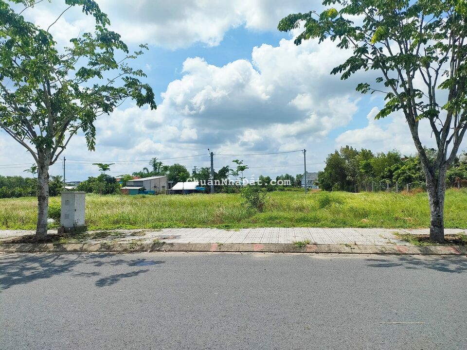 Cần bán gấp lô 5x20m full thổ cư giá 650 triệu ngay TT Hậu Nghĩa