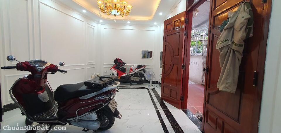 BÁN NHÀ BÁT KHỐI, DT 40M2 X 5 TẦNG, MT 5M. Ô TÔ TRÁNH CÁCH NHÀ 10M. GIÁ 3,35 TỶ.