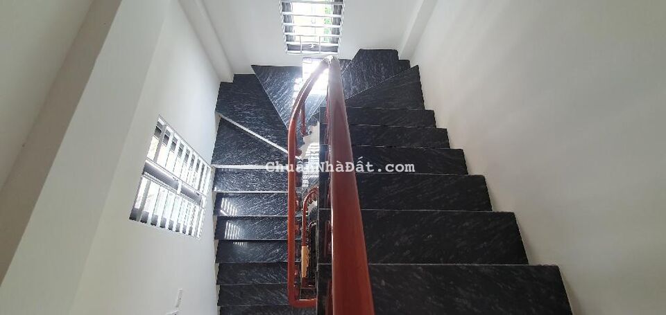 BÁN NHÀ BÁT KHỐI, DT 40M2 X 5 TẦNG, MT 5M. Ô TÔ TRÁNH CÁCH NHÀ 10M. GIÁ 3,35 TỶ.