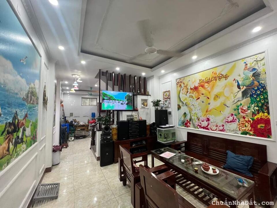 BÁN NHÀ CỔ LINH, DÂN XÂY, DT 40M2 X 4 TẦNG, MT 3,8M. NỘI THẤT ĐẦY ĐỦ. GIÁ 3,85 TỶ