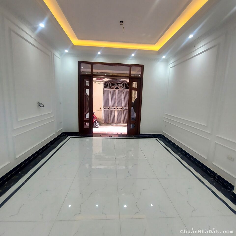 BÁN NHÀ 5 TẦNG, DT 40M2, MT 4,4M, TẠI PHỐ TRẠM, HÀNG XÓM AEON MALL. GIÁ 4,35 TỶ. BÁN NHÀ 5 TẦNG, DT 40M2, MT 4,4M, TẠI PHỐ TRẠM, HÀNG XÓM AEON MALL. GIÁ 4,35 TỶ.