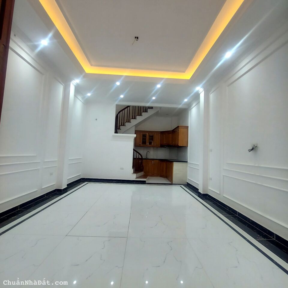 BÁN NHÀ 5 TẦNG, DT 40M2, MT 4,4M, TẠI PHỐ TRẠM, HÀNG XÓM AEON MALL. GIÁ 4,35 TỶ. BÁN NHÀ 5 TẦNG, DT 40M2, MT 4,4M, TẠI PHỐ TRẠM, HÀNG XÓM AEON MALL. GIÁ 4,35 TỶ.