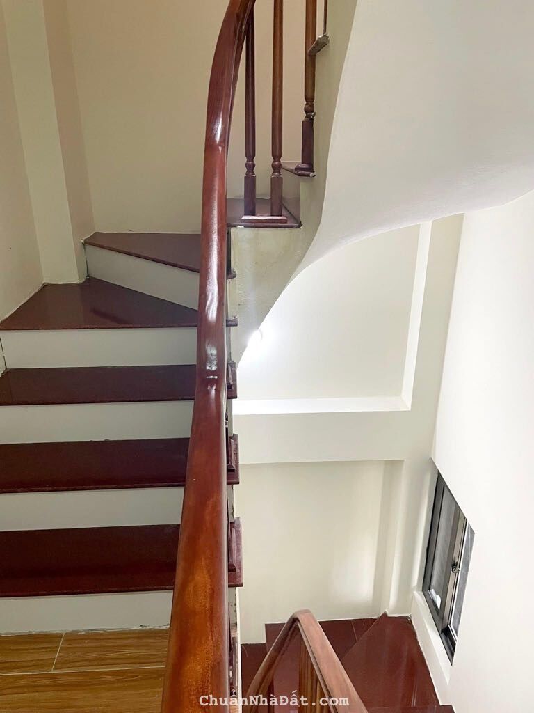 BÁN NHÀ 5 TẦNG, DT 40M2, MT 4,4M, TẠI PHỐ TRẠM, HÀNG XÓM AEON MALL. GIÁ 4,35 TỶ. BÁN NHÀ 5 TẦNG, DT 40M2, MT 4,4M, TẠI PHỐ TRẠM, HÀNG XÓM AEON MALL. GIÁ 4,35 TỶ.