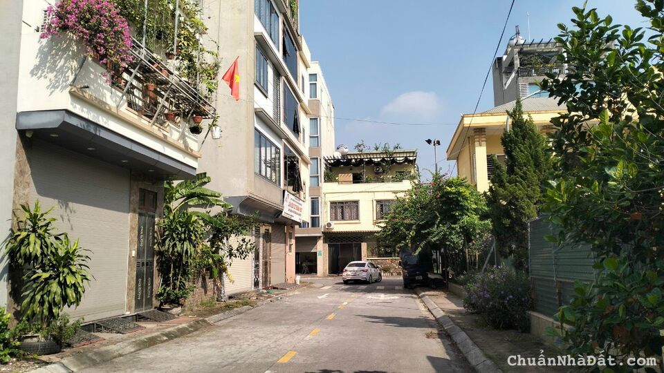 BÁN ĐẤT ĐẤU GIÁ TẠI CỰ KHỐI, DT 65M2, MT 5,5M. ĐƯỜNG VỈA HÈ. GIÁ CHỈ 5,8 TỶ. BÁN ĐẤT ĐẤU GIÁ TẠI CỰ KHỐI, DT 65M2, MT 5,5M. ĐƯỜNG VỈA HÈ. GIÁ CHỈ 5,8 TỶ.