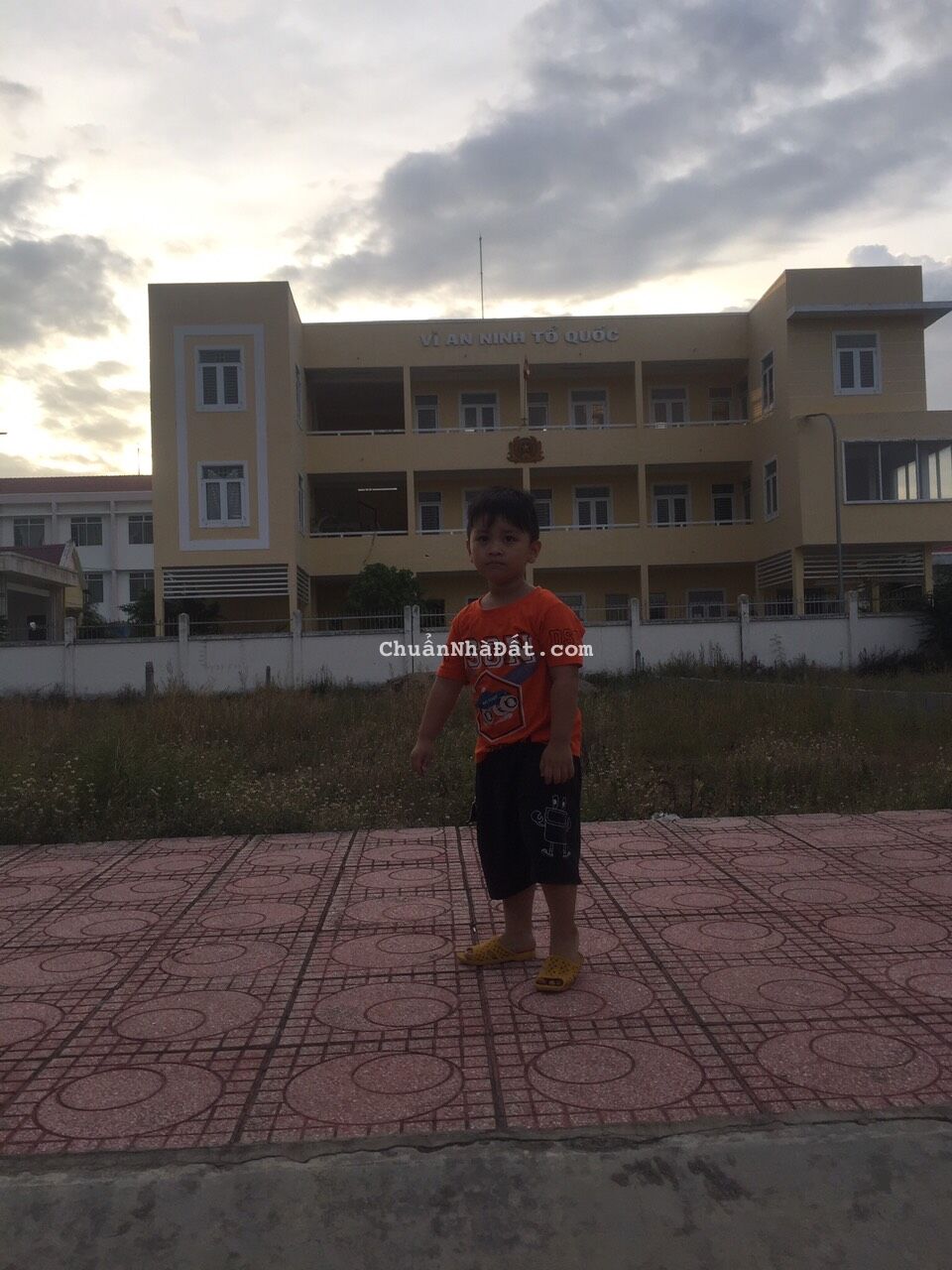 e chính chủ cần bán lô đất đường QL1A ở trung tâm huyện ninh hòa dt 10x25m giá 3,5 tỷ