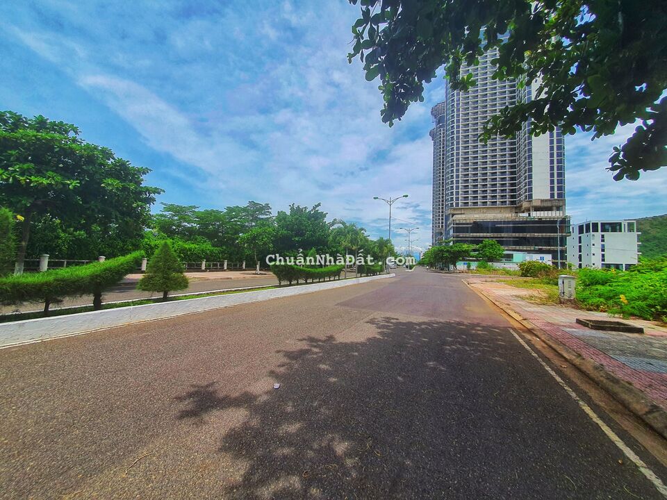 LÔ BIỆT THỰ VIEW BIỂN- BẾN DU THUYỀN TP NHA TRANG LÔ BIỆT THỰ VIEW BIỂN- BẾN DU THUYỀN TP NHA TRANG