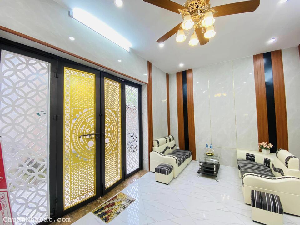 Nhà ngõ 296 Minh Khai, HBT - Lô góc, hiếm - Ngõ nông- Mặt tiền rộng 6m - 33m2 4T giá chỉ 3.9 tỷ