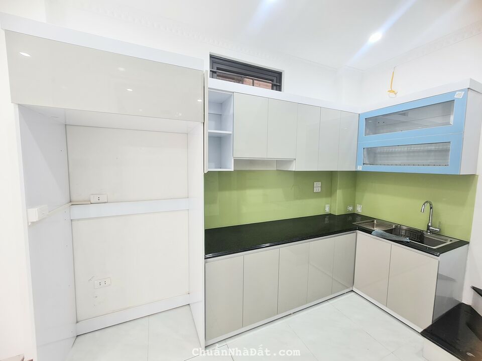 Bán nhà Tam Trinh, HM -Lô góc- Mới tinh- Thang máy - Gần phố- 39m2 MT4.6m - Chỉ 6.1 tỷ