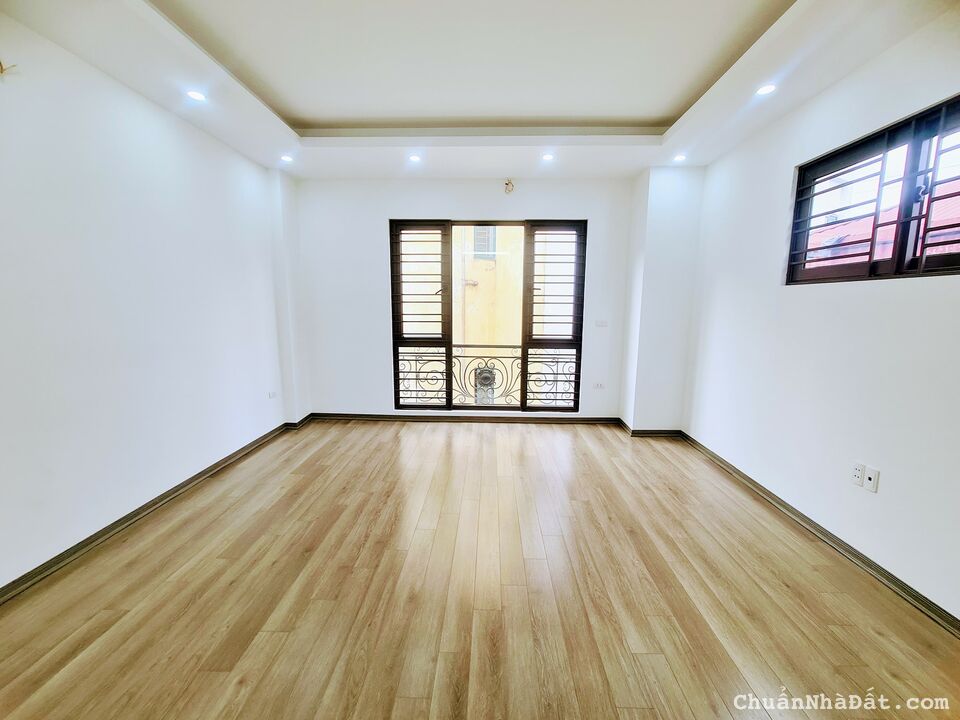 Bán nhà Tam Trinh, HM -Lô góc- Mới tinh- Thang máy - Gần phố- 39m2 MT4.6m - Chỉ 6.1 tỷ
